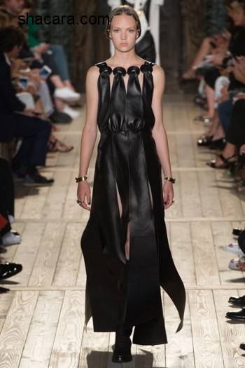 Fall 2016/17 Paris Couture Week: Valentino Goes Elizabethan As Co-Creative Director, Maria Grazia Bows Out