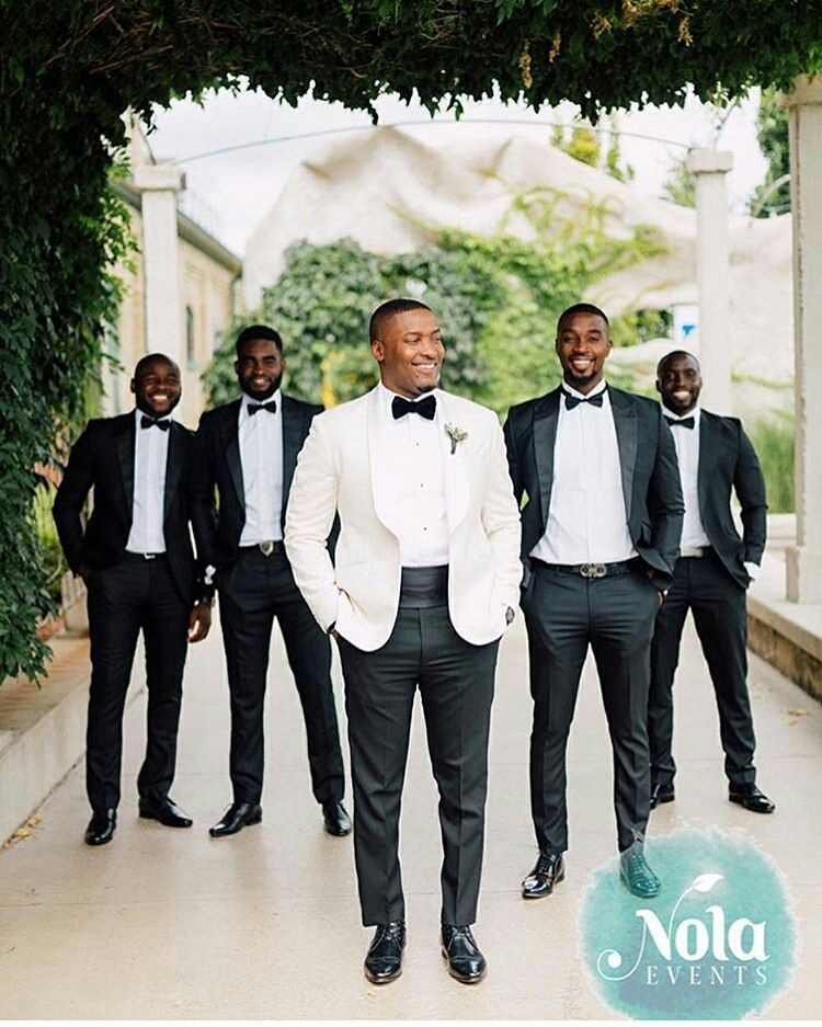 Grooms and Groomsmen Attire: Wedding Suits