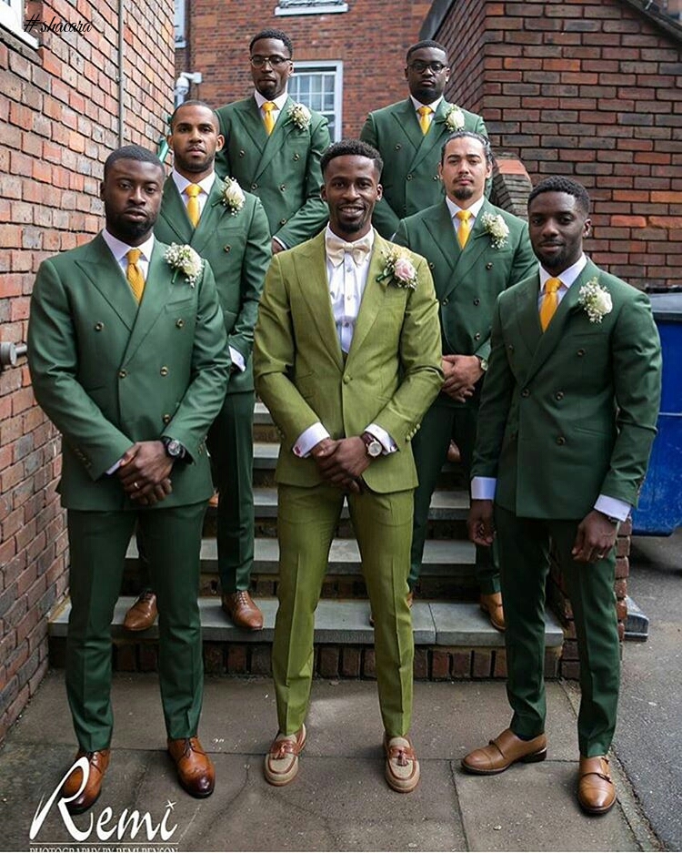 Grooms and Groomsmen Attire: Wedding Suits