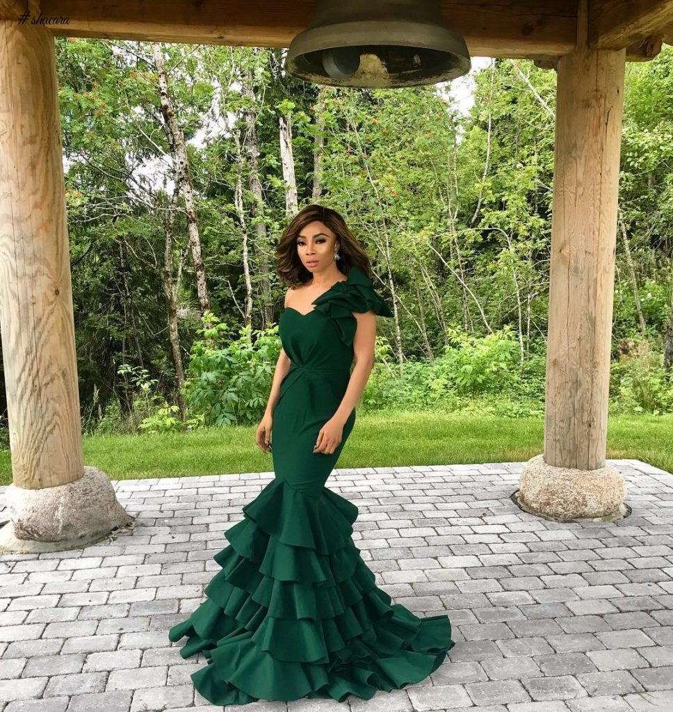 TOKE MAKINWA IS BLAZING HOT AT SISTER’S WEDDING