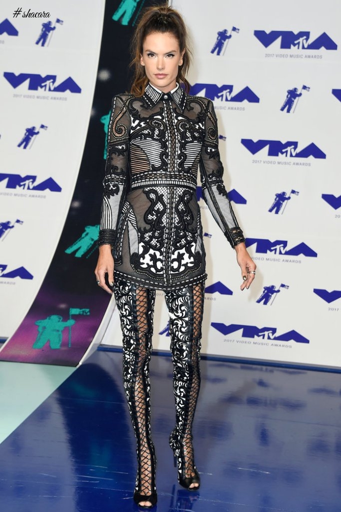 2017 MTV VMAS RED CARPET FASHION LOOKS