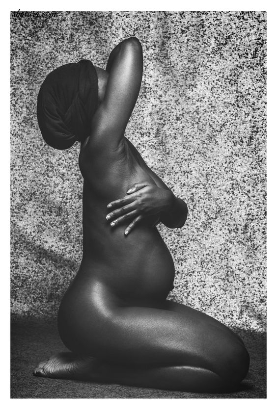 NUDE MATERNITY PHOTOSHOOTS: SLAY OR NAY?