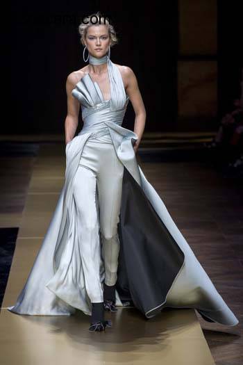 Fall 2016/2017 Paris Couture Week: Mayowa Nicholas, Bella Hadid, Irina Shayk, More Walk For Atelier Versace