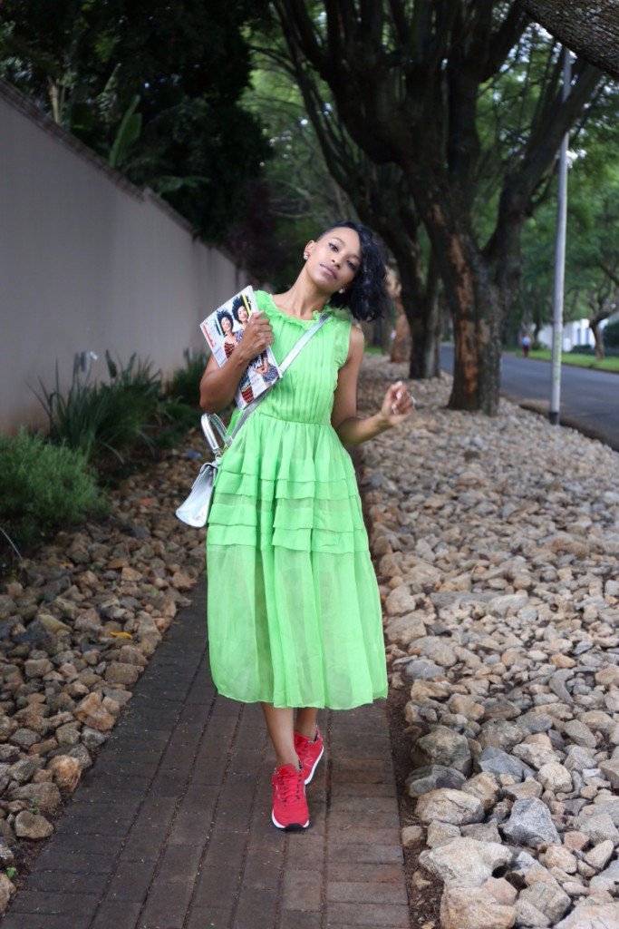 MAXI DRESS AND SNEAKERS: THE LATEST TREND THAT IS CATCHING ON