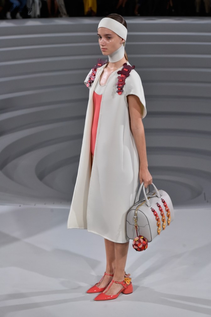 #LFW 2016 – ANYA HINDMARCH GIVES AN ARTISTIC SPIN TO COATS & DRESSES