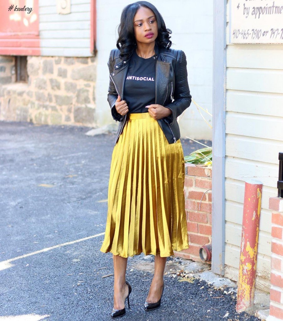 THIS BLOGGERS ARE BRINGING THE PLEAT SKIRT BACK