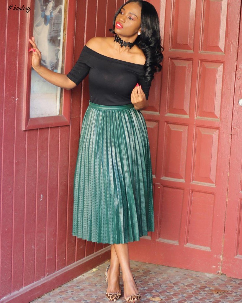 THIS BLOGGERS ARE BRINGING THE PLEAT SKIRT BACK