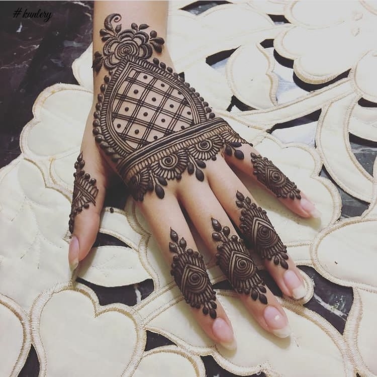 MODERN HENNA DESIGNS THAT WILL CATCH YOUR EYE