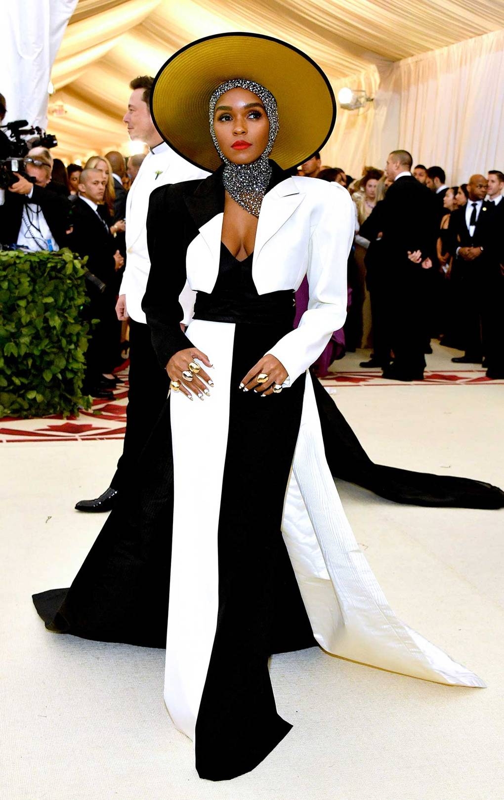 Red Carpet Fab! Rihanna, Kim Kardashian, Madonna, More At The 2018 MET Gala