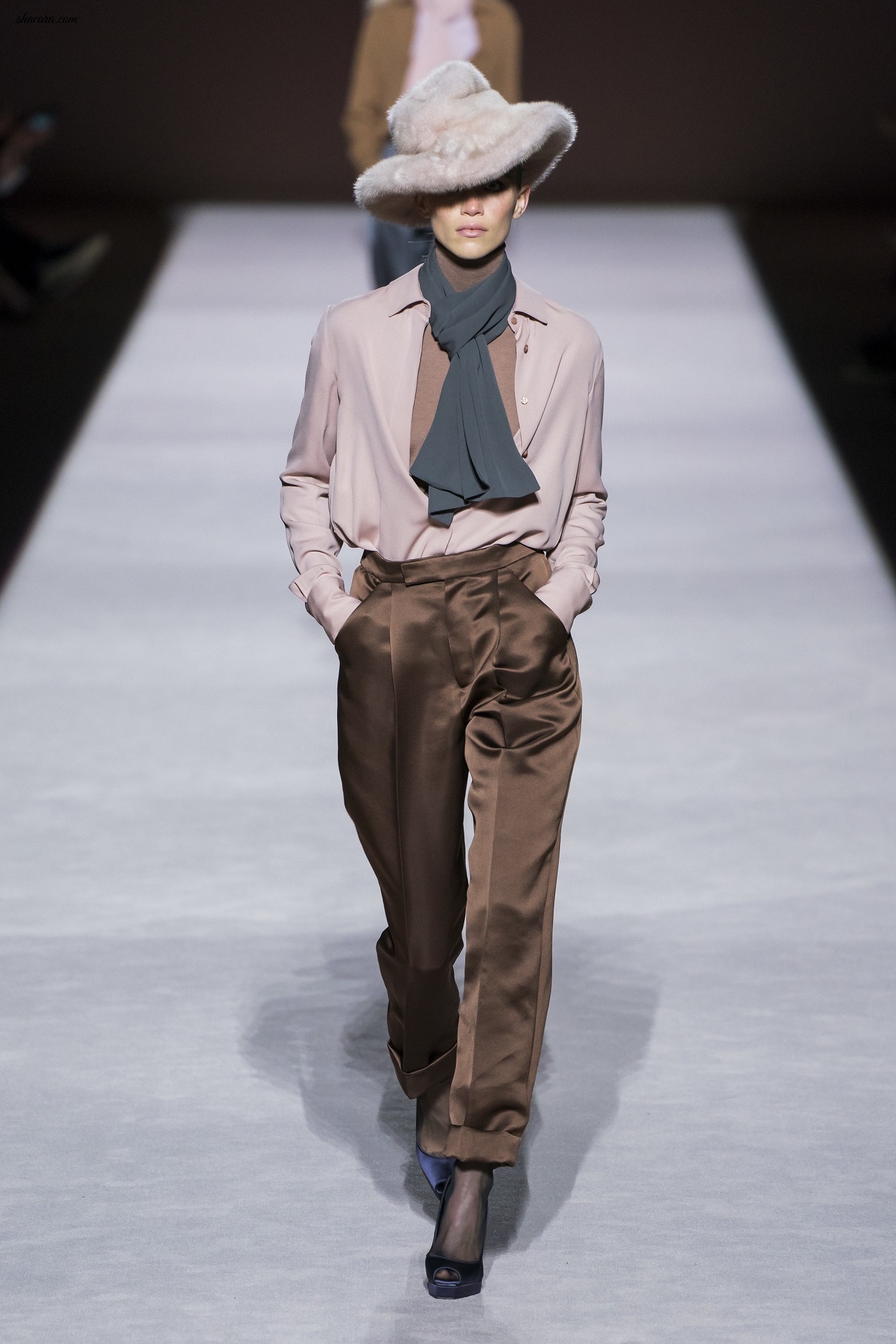 #NYFW: Tom Ford Kicks Off Fall/Winter 2019 Shows With Gentle Elegance And Simple Silhouettes