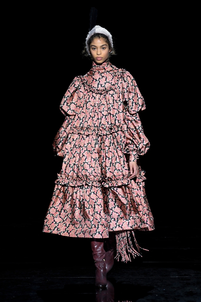 Marc Jacobs Closes Out #NYFW2019 With A Dramatic Fall/Winter 19 Collection