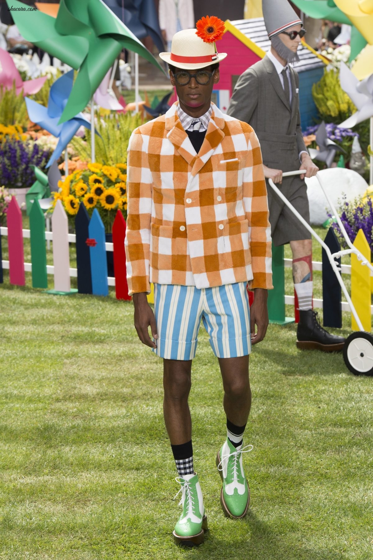 Men’s Fashion Report: Go Bold For Spring With Colorful Streetwear!