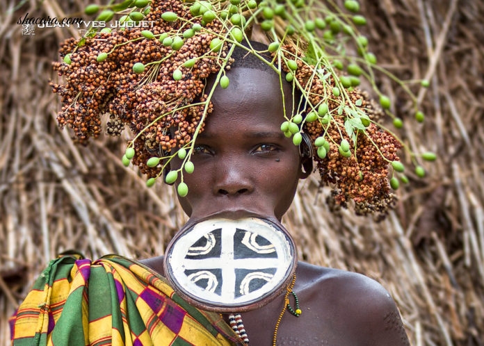 ‘To Beautify Themselves, They Have Their Teeth Removed & Bottom Lip Stretched’ Read About & See The Suri Tribe Here