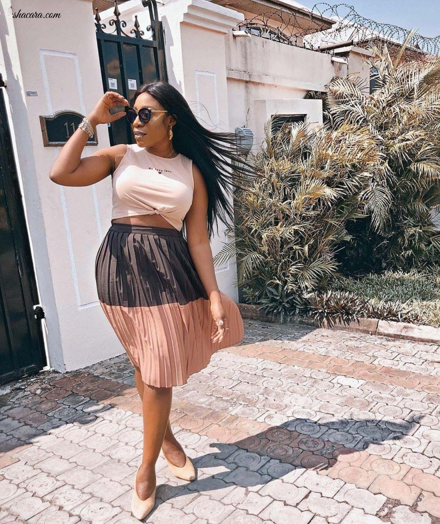 Street Style Look Of The Day! OAP Kaylah Oniwo’s Crop Top & Pleated Skirt Combo