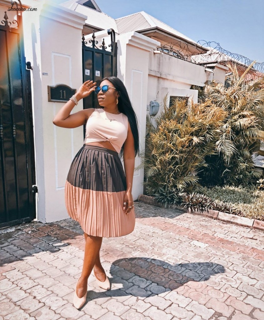 Street Style Look Of The Day! OAP Kaylah Oniwo’s Crop Top & Pleated Skirt Combo