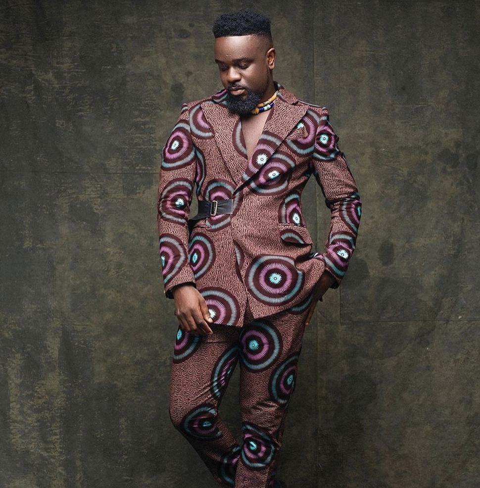 Ghanaian’s Torment Sakodie For Wearing African Print On His Birthday & Here Is Why! Read What Manifest Had To Say!